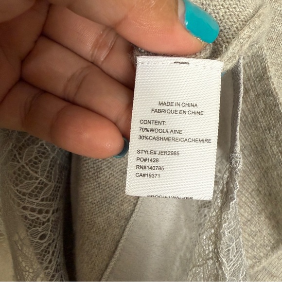 Brochu Walker Gray The Lace Vee Looker Pullover Sweater - Picture 11 of 11